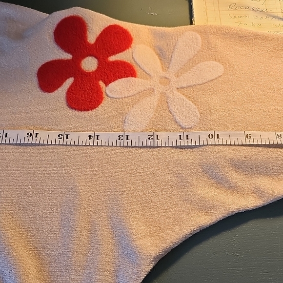 Floral Patterned Beige Top. Super Soft Fun Lighweight Sweater. XL - Picture 2 of 7